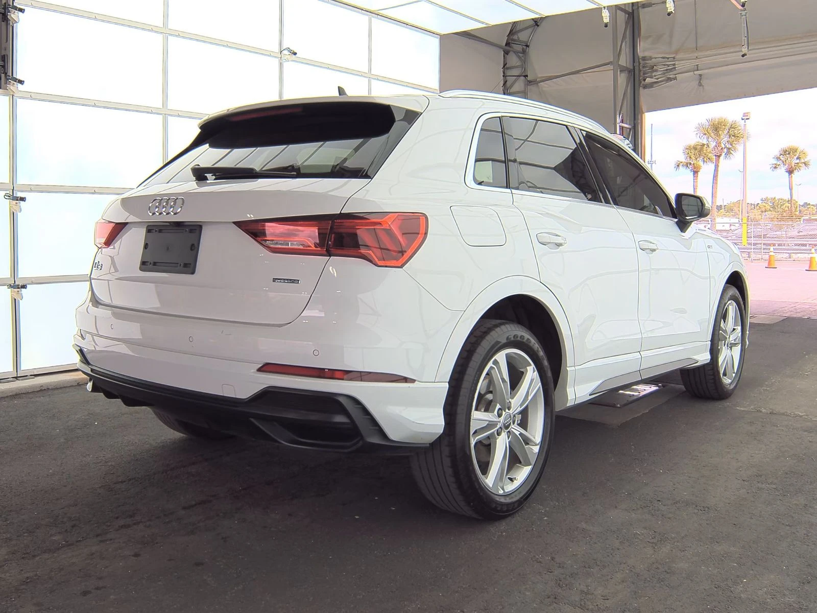 Audi Q3 Premium S-Line* Matrix* Диг.табло* Дистроник* Пано - изображение 4