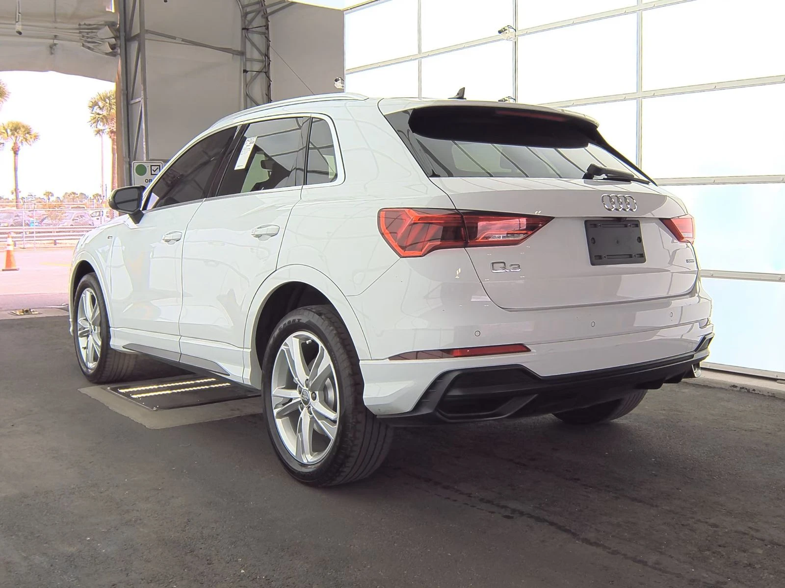 Audi Q3 Premium S-Line* Matrix* Диг.табло* Дистроник* Пано - изображение 6