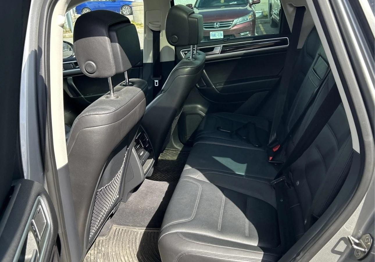 VW Touareg * Execline 4dr TDI* * АВТОКРЕДИТ* * ЦЕНА ДО БГ*  - изображение 7