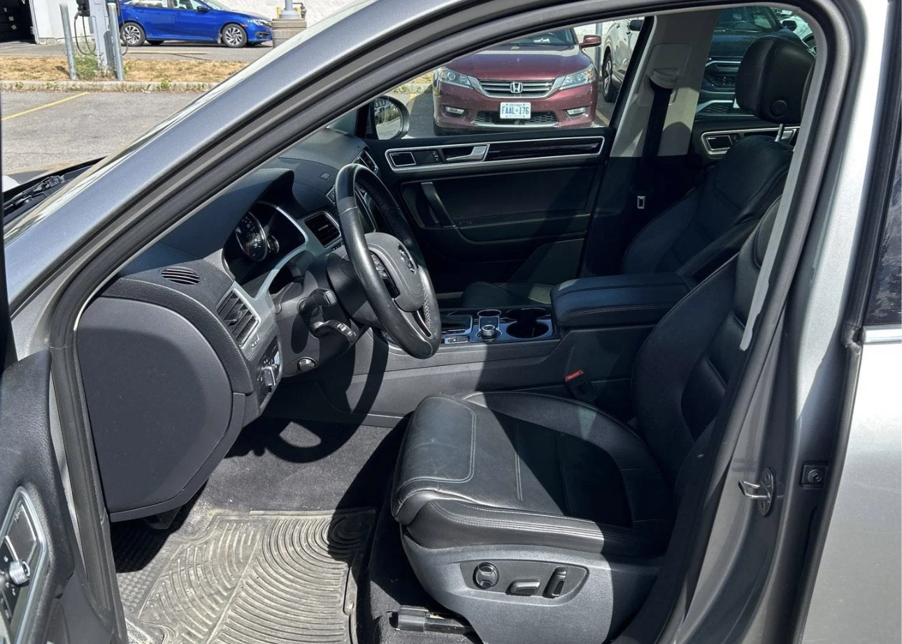 VW Touareg * Execline 4dr TDI* * АВТОКРЕДИТ* * ЦЕНА ДО БГ*  - изображение 6