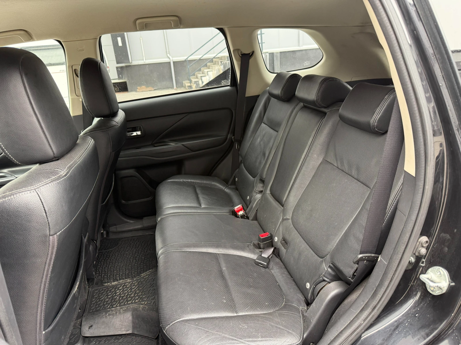 Mitsubishi Outlander 2.0  Plug-in Hybrid/ 4X4/ КАМЕРА/ ДИСТРОНИК  - изображение 8