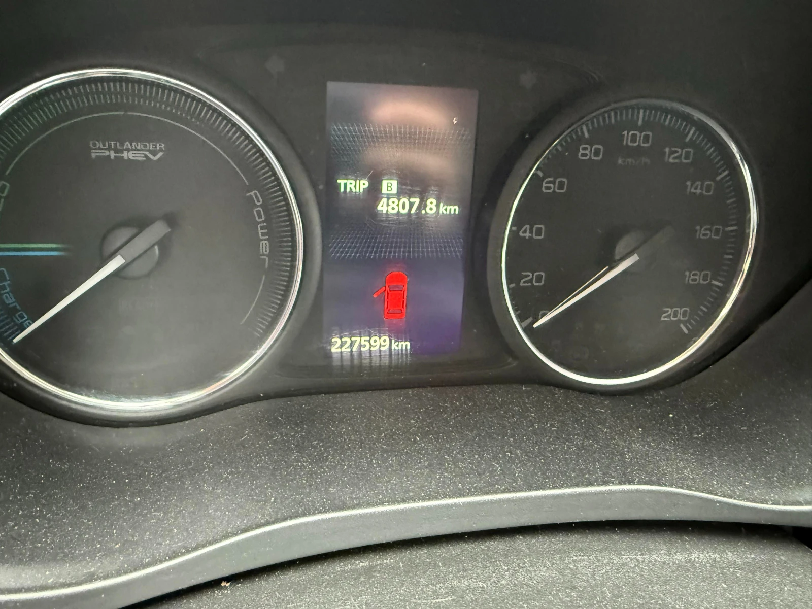 Mitsubishi Outlander 2.0  Plug-in Hybrid/ 4X4/ КАМЕРА/ ДИСТРОНИК  - изображение 9