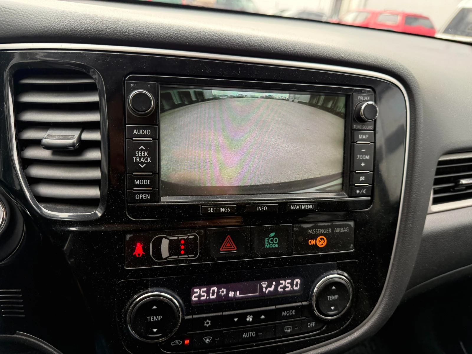 Mitsubishi Outlander 2.0  Plug-in Hybrid/ 4X4/ КАМЕРА/ ДИСТРОНИК  - изображение 10