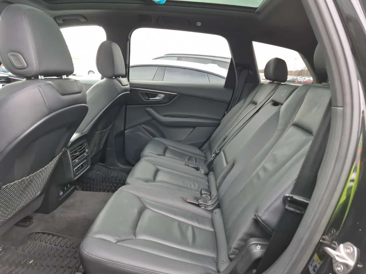 Audi Q7 * KOMFORT * CARFAX * 7 МЕСТА * ПАНОРАМА * KEYLESS, снимка 12 - Автомобили и джипове - 53725897