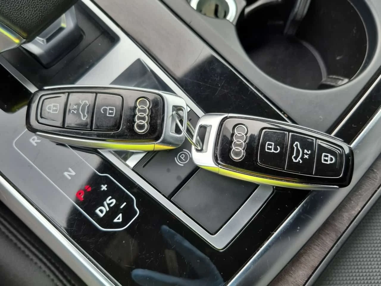 Audi Q7 * KOMFORT * CARFAX * 7 МЕСТА * ПАНОРАМА * KEYLESS - изображение 8