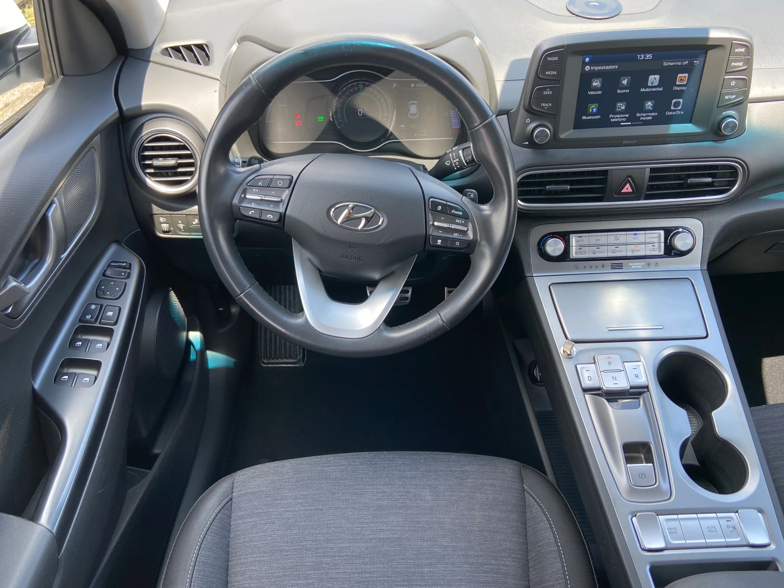 Hyundai Kona 64kw-204кс-Термо помпа!, снимка 11 - Автомобили и джипове - 54777409