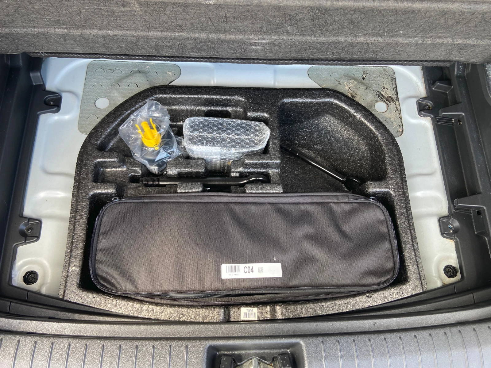 Hyundai Kona 64kw-204кс-Термо помпа!, снимка 15 - Автомобили и джипове - 54777409