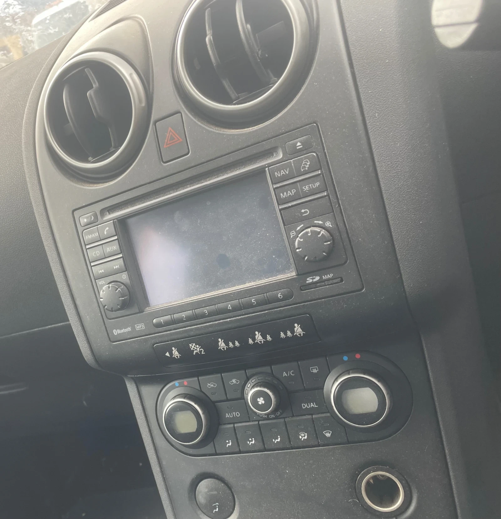 Nissan Qashqai 1.6 i, снимка 7 - Автомобили и джипове - 55607602