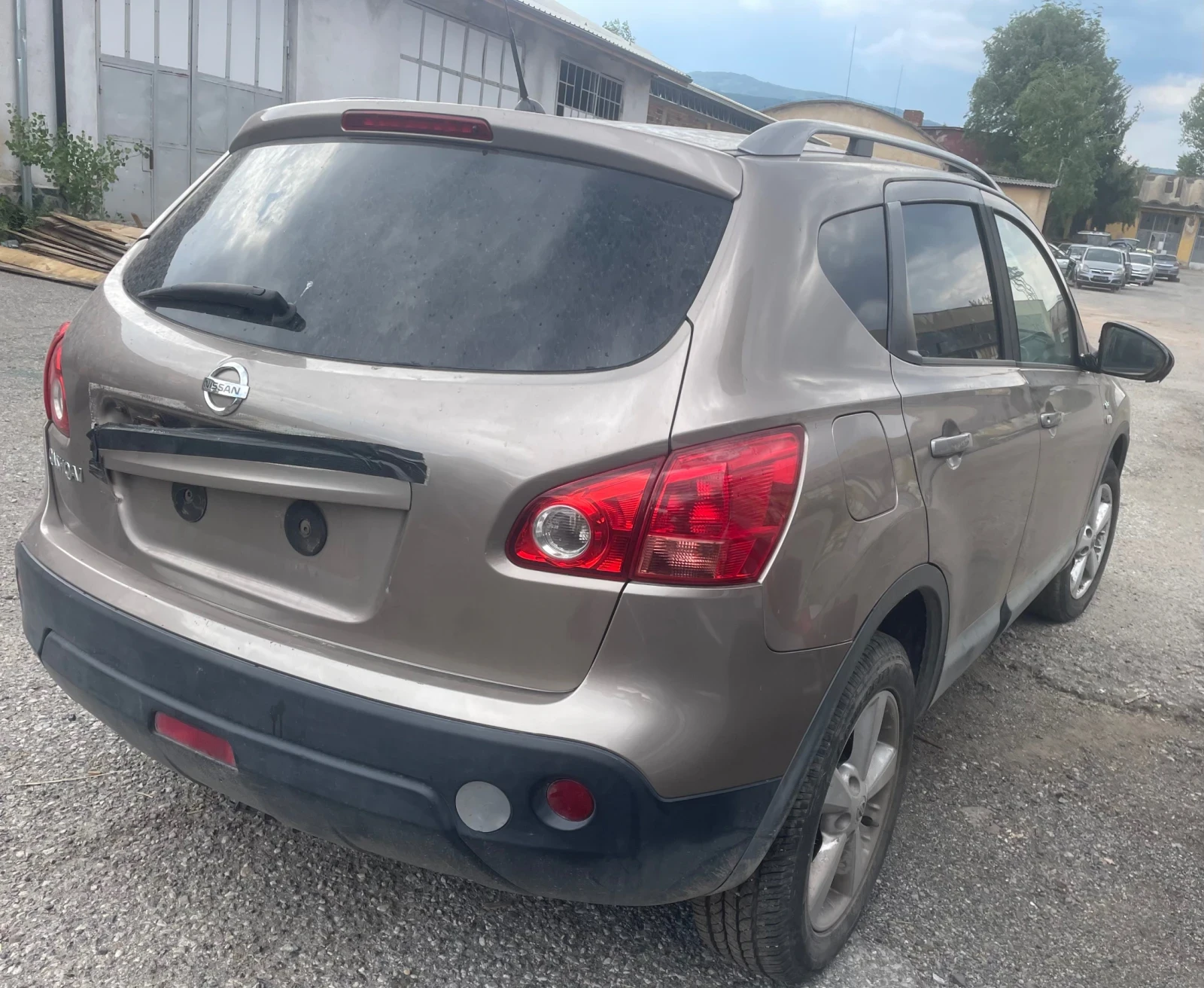 Nissan Qashqai 1.6 i, снимка 4 - Автомобили и джипове - 55607602