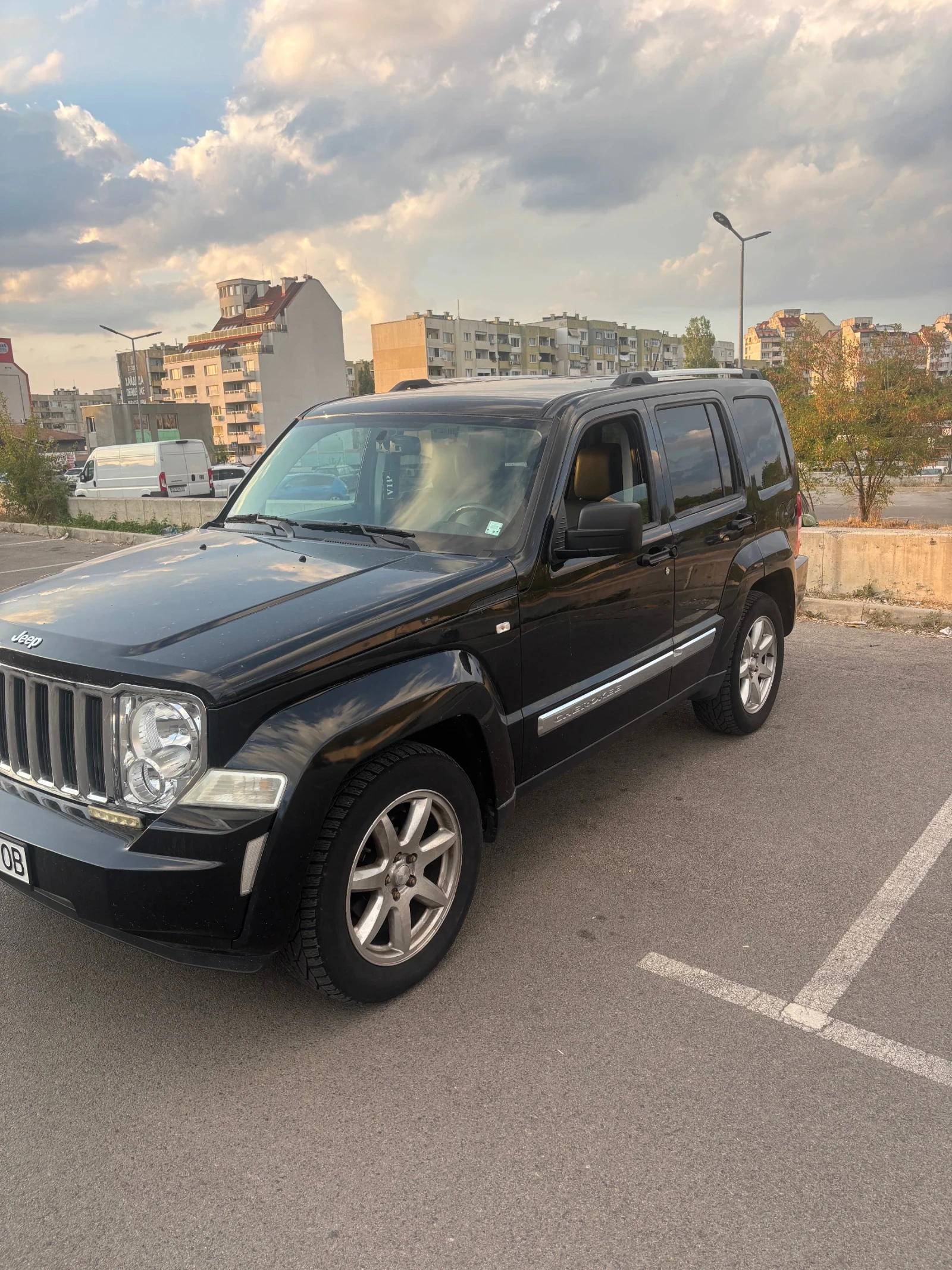 Jeep Cherokee, снимка 3 - Автомобили и джипове - 55827213