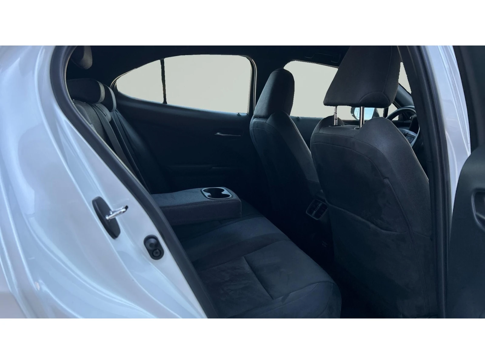 Lexus UX 250h 2.0 4X4 184к.с., Месечна вноска от 444  , снимка 10 - Автомобили и джипове - 56133641