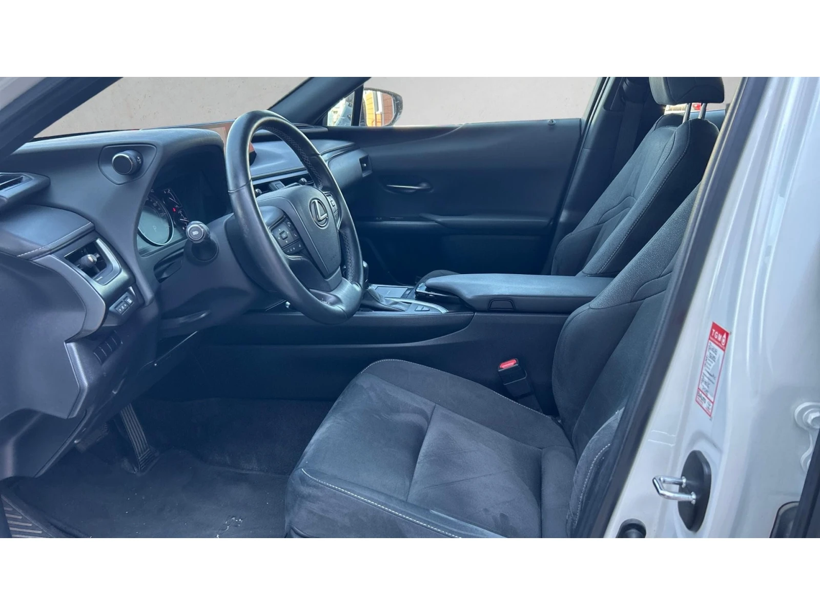 Lexus UX 250h 2.0 4X4 184к.с., Месечна вноска от 444  , снимка 11 - Автомобили и джипове - 56133641