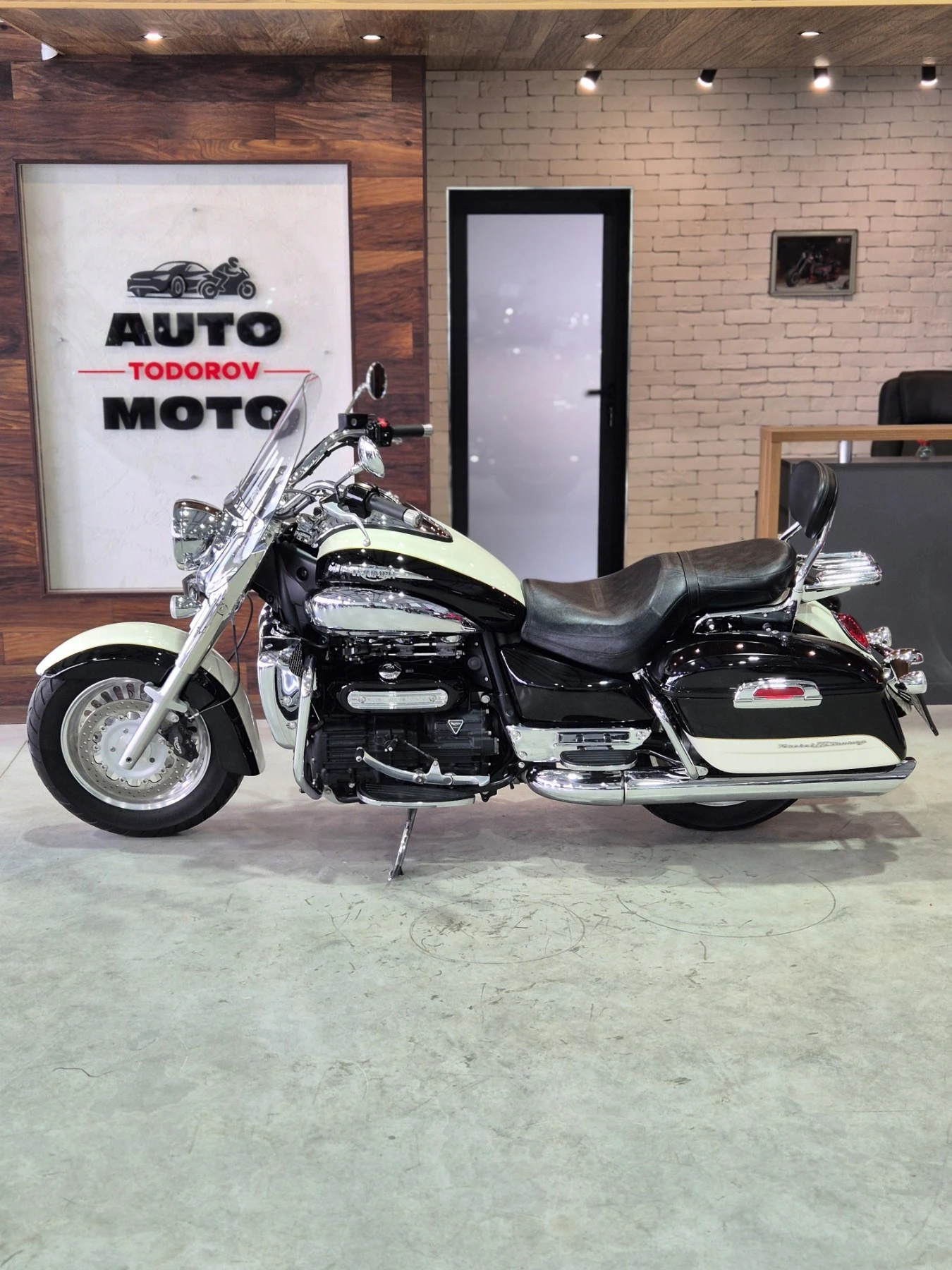 Triumph Rocket III 2300 Touring Нов внос от Швейцария!!!, снимка 4 - Мотоциклети и мототехника - 55317276