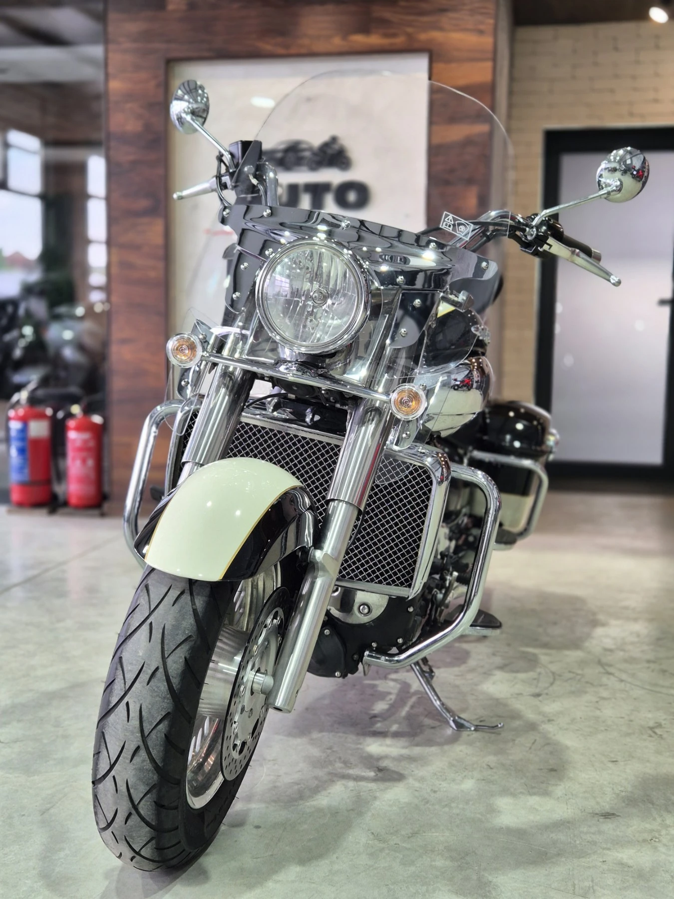 Triumph Rocket III 2300 Touring Нов внос от Швейцария!!!, снимка 2 - Мотоциклети и мототехника - 55317276