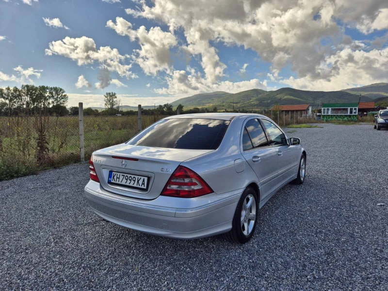 Mercedes-Benz C 220, снимка 6 - Автомобили и джипове - 47251171