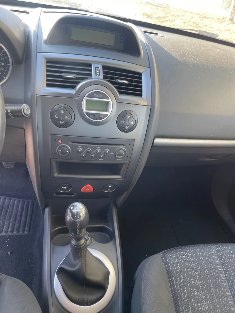 Renault Megane 1.5 dci, снимка 8 - Автомобили и джипове - 48138765