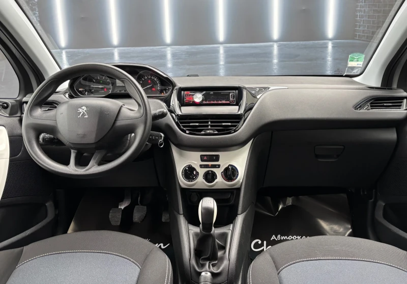 Peugeot 208 Неразличимо от Ново, снимка 9 - Автомобили и джипове - 50827954
