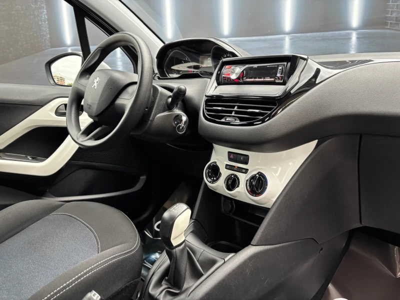 Peugeot 208 Неразличимо от Ново, снимка 12 - Автомобили и джипове - 50827954
