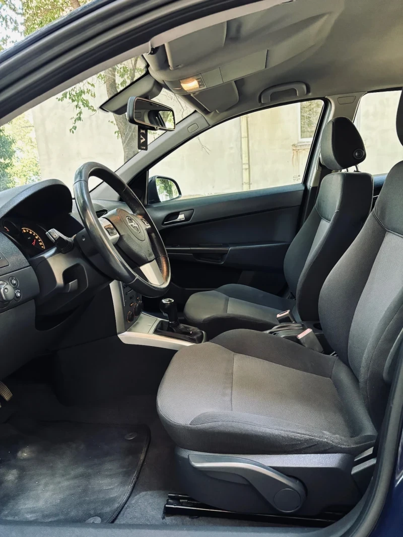 Opel Astra 1.7 CDTI, снимка 9 - Автомобили и джипове - 52891519