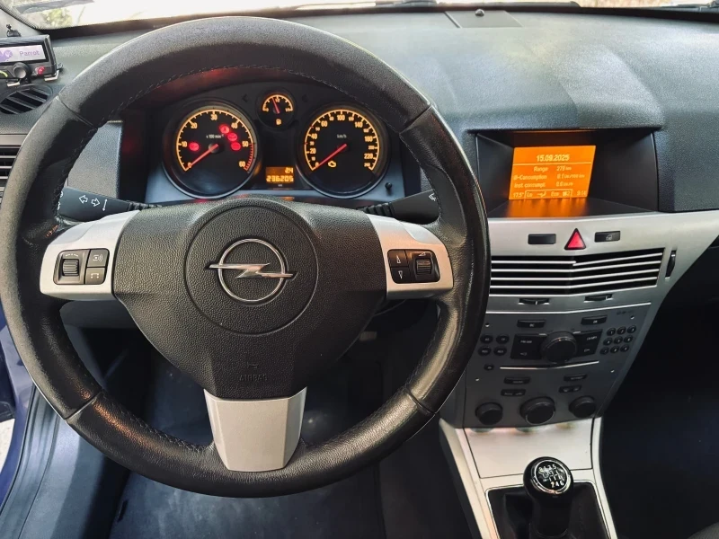 Opel Astra 1.7 CDTI, снимка 8 - Автомобили и джипове - 52891519
