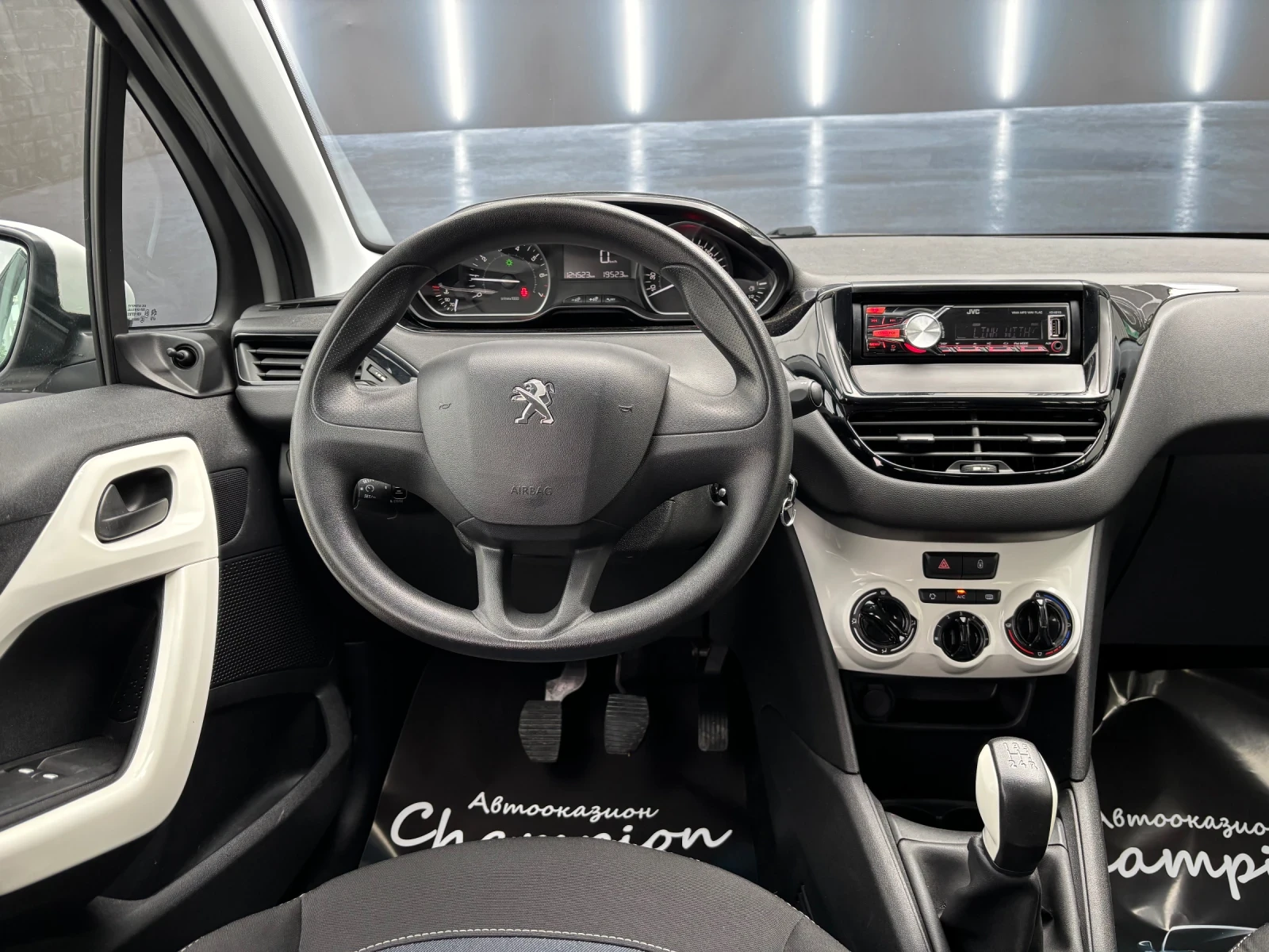 Peugeot 208    | Mobile.bg   11