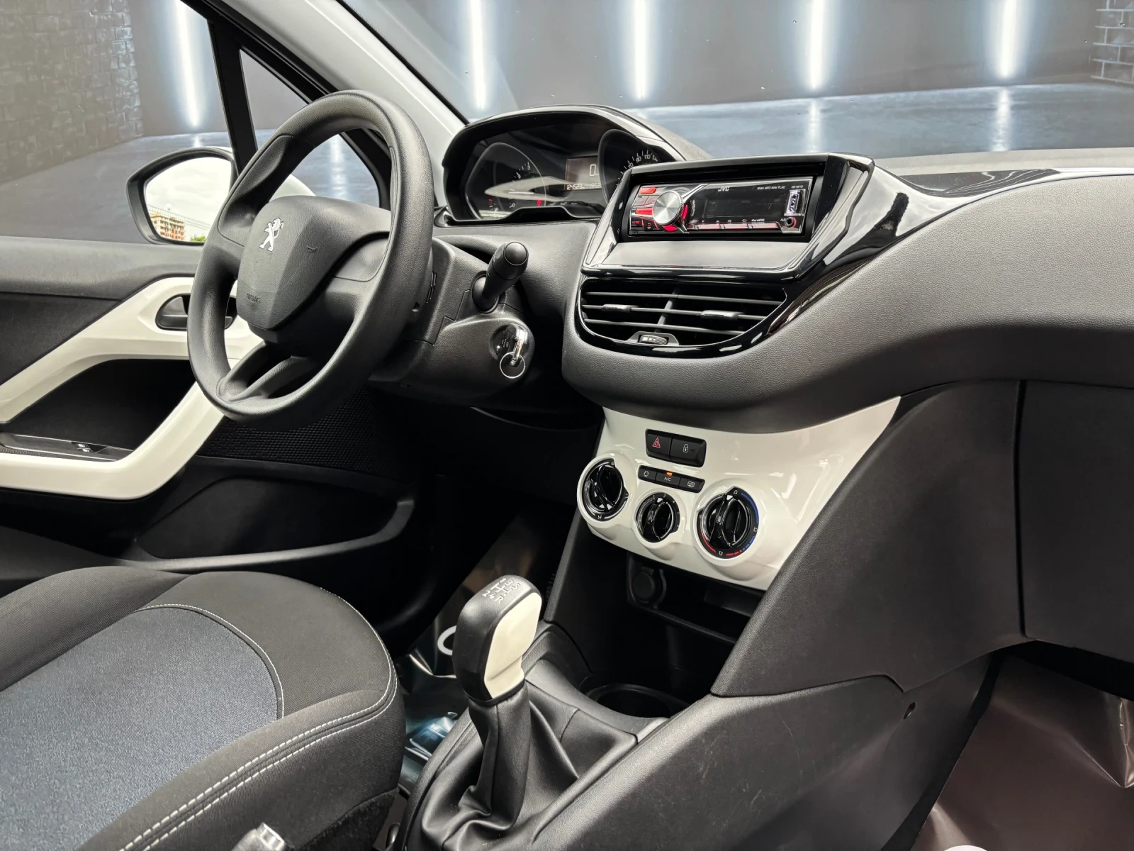 Peugeot 208    | Mobile.bg   12