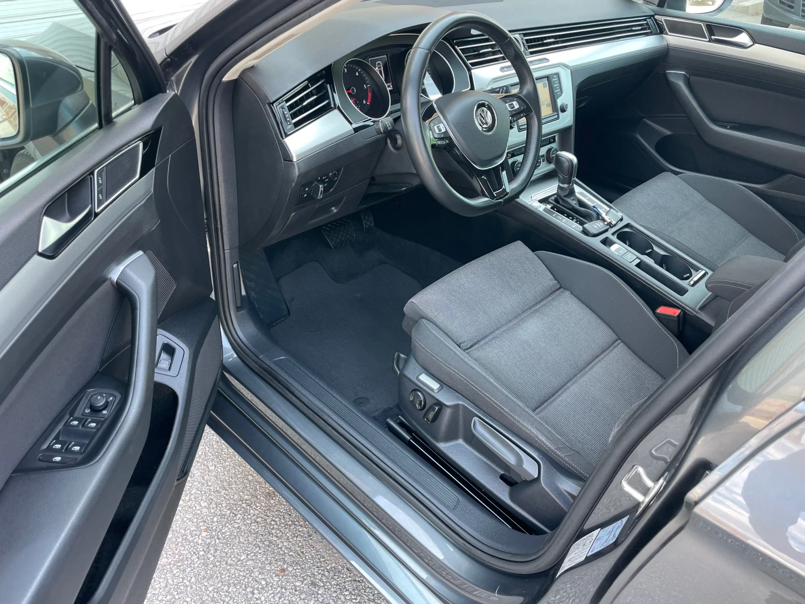 VW Passat 2.0TDi 150 к.с. COMFORT EURO 6b ИТАЛИЯ - изображение 10