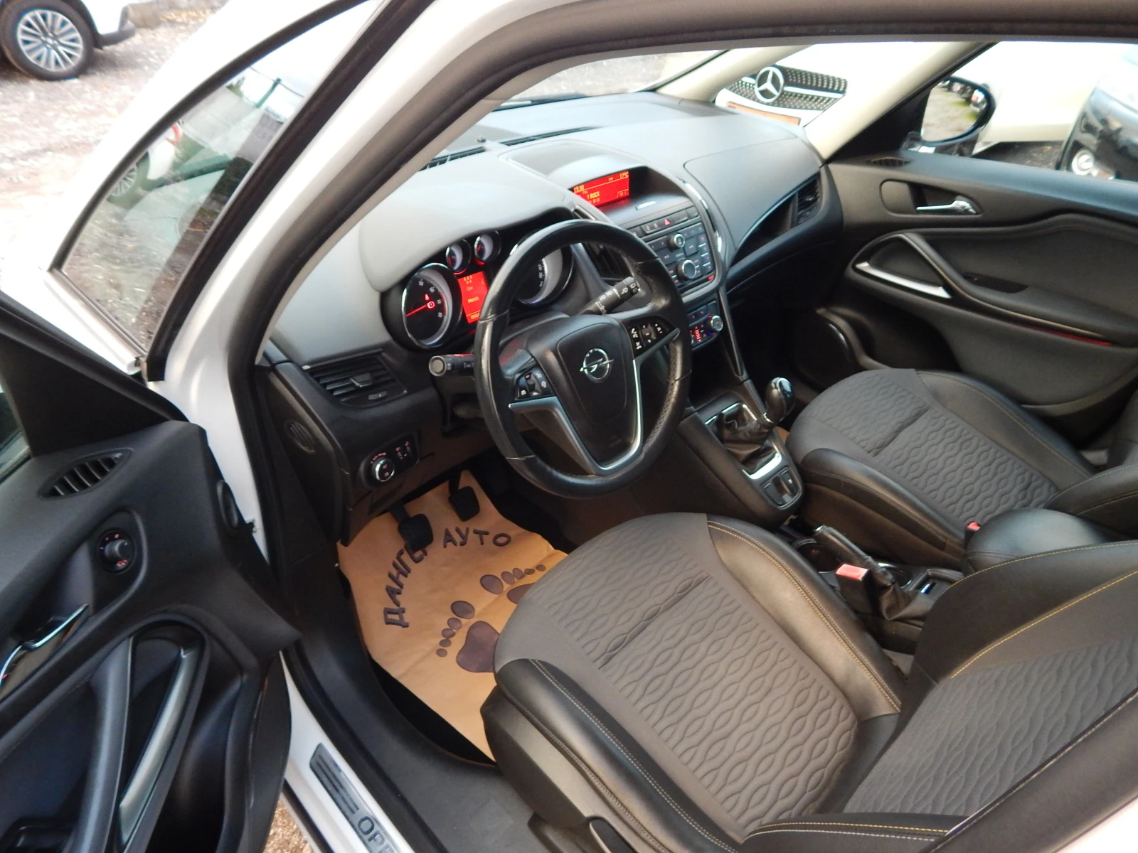 Opel Zafira 1.6T* COSMO* СЕРВИЗНИ ДОКУМЕНТИ*  - изображение 9