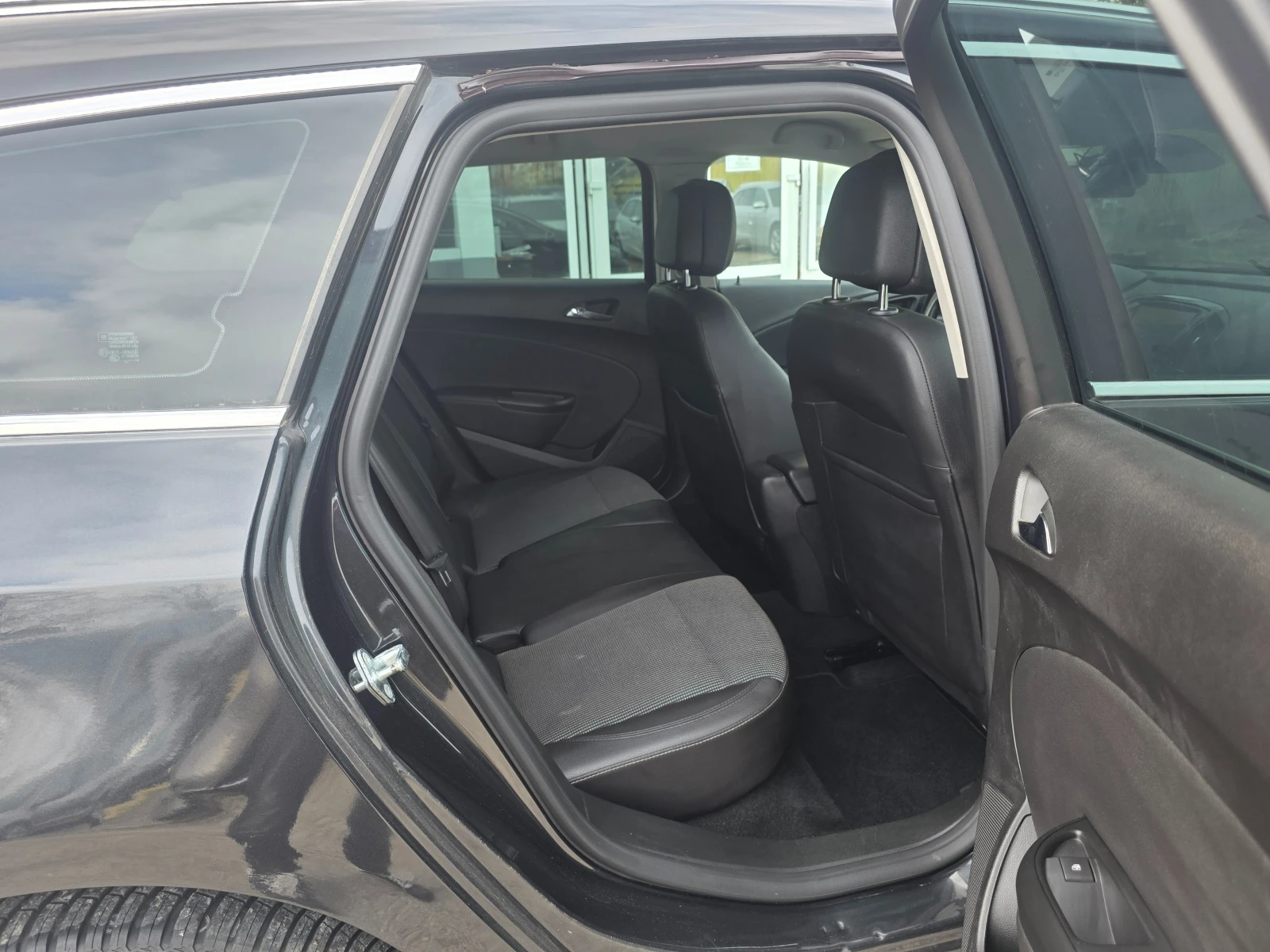 Opel Astra 1.6CDTI NAVI ITALY, снимка 12 - Автомобили и джипове - 54181207