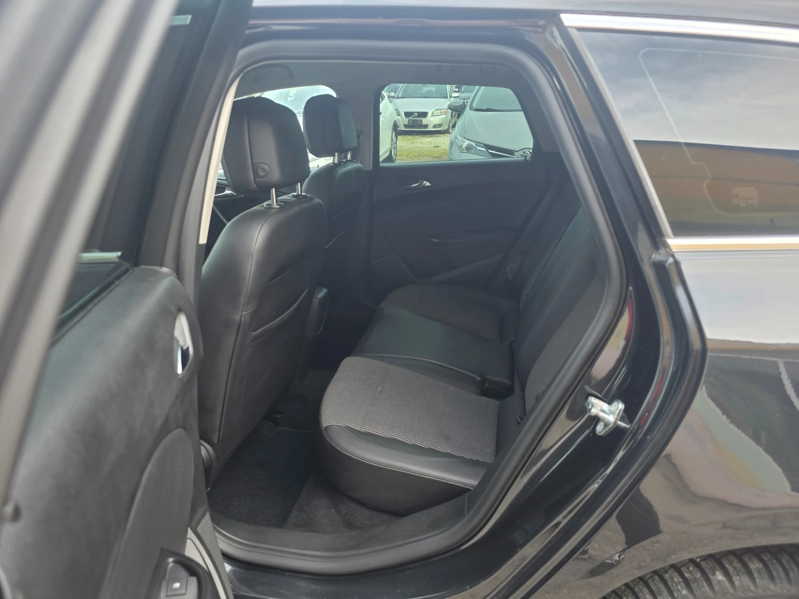 Opel Astra 1.6CDTI NAVI ITALY, снимка 11 - Автомобили и джипове - 54181207