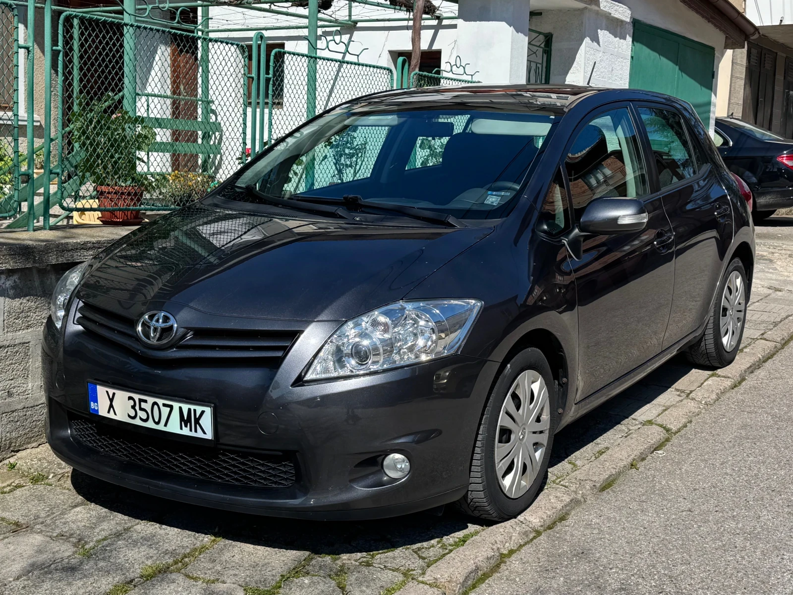 Toyota Auris 1.33VVT, снимка 2 - Автомобили и джипове - 54574091