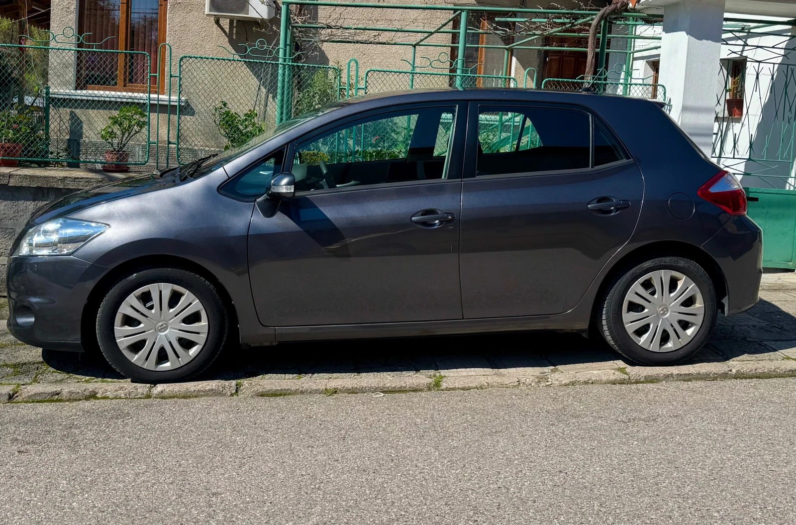 Toyota Auris 1.33VVT, снимка 3 - Автомобили и джипове - 54574091
