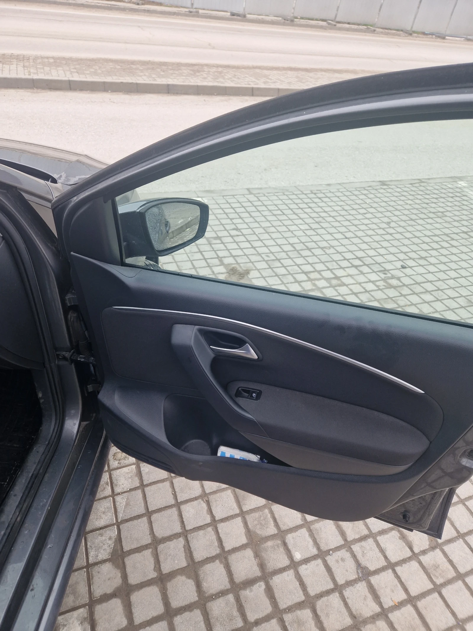 VW Polo 1.2, снимка 13 - Автомобили и джипове - 54683356