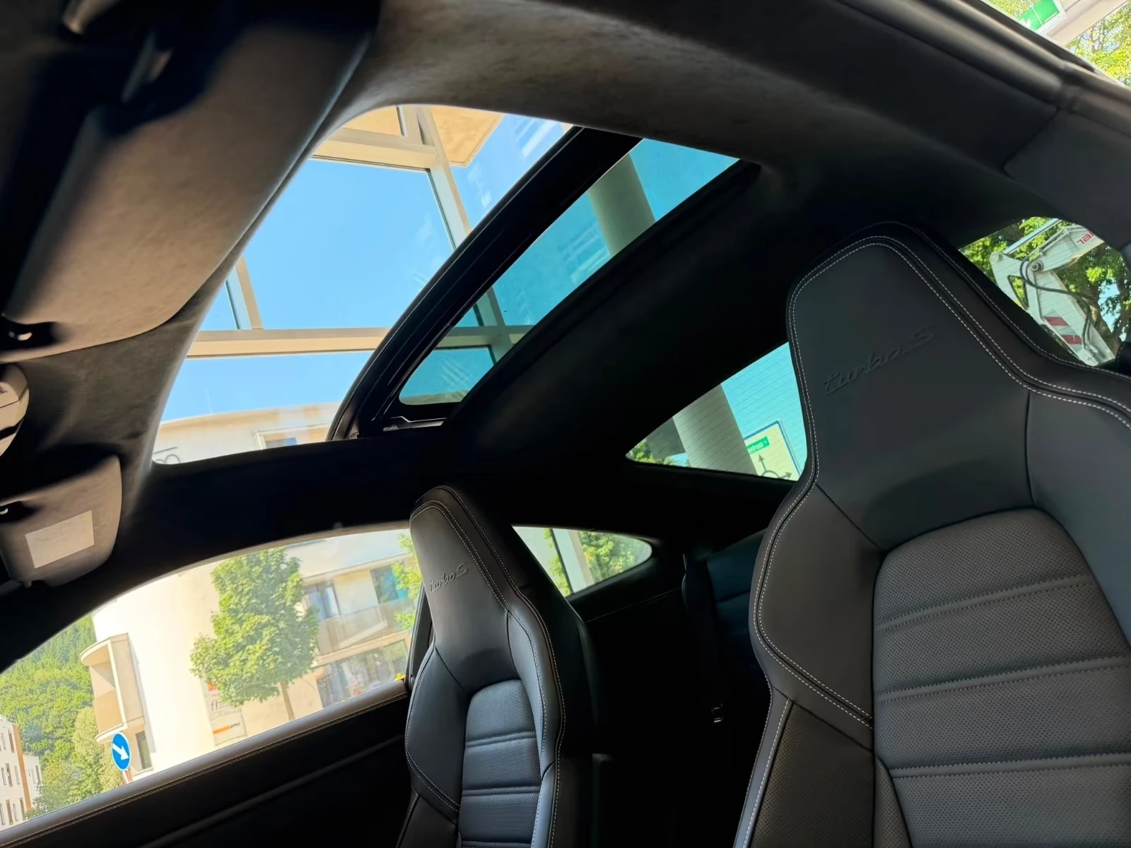 Porsche 911 992 / TURBO S / CERAMIC / LIFT/ BURM/ MATRIX/ 360/, снимка 13 - Автомобили и джипове - 55313079