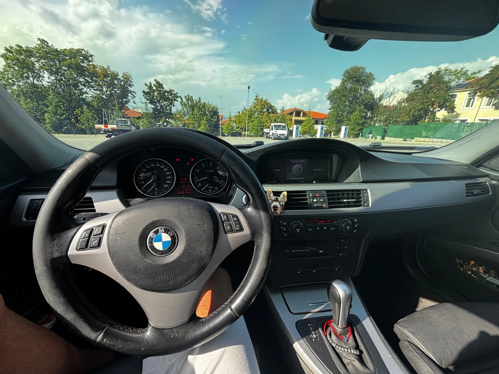BMW 330, снимка 11 - Автомобили и джипове - 55878039