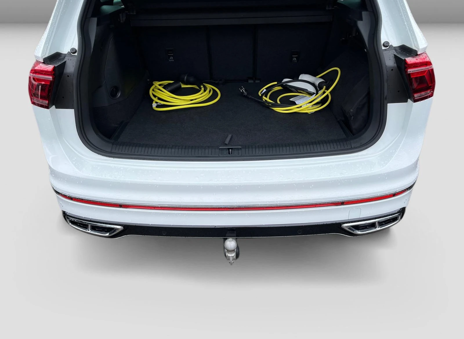 VW Tiguan 1.4 TSI* DSG* R-LINE* PLUG-IN* LED* DISTR* CAM* , снимка 9 - Автомобили и джипове - 53958652