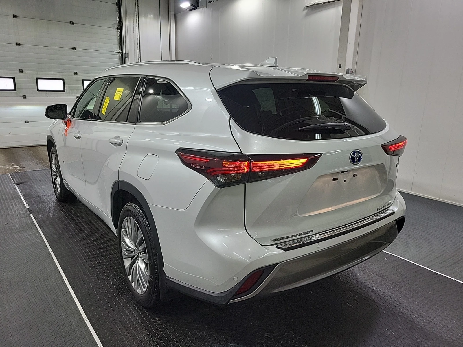 Toyota Highlander Hybrid Limited , снимка 4 - Автомобили и джипове - 54176423