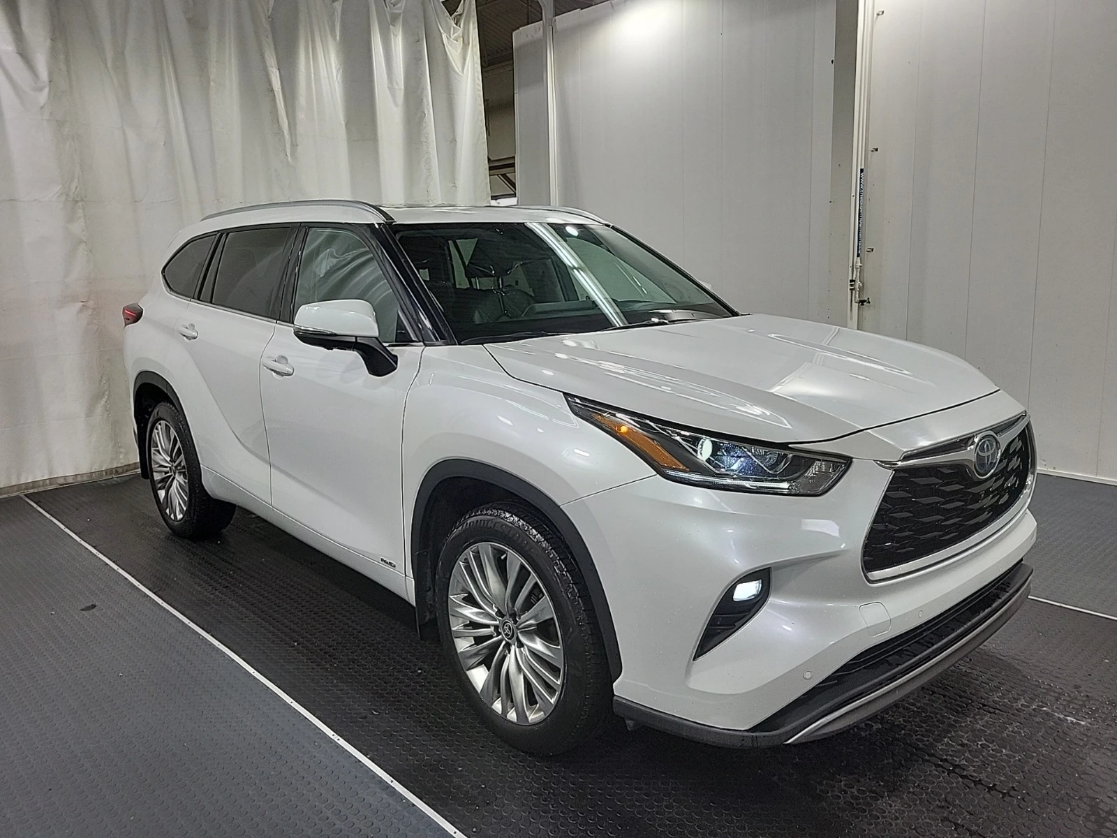 Toyota Highlander Hybrid Limited , снимка 2 - Автомобили и джипове - 54176423