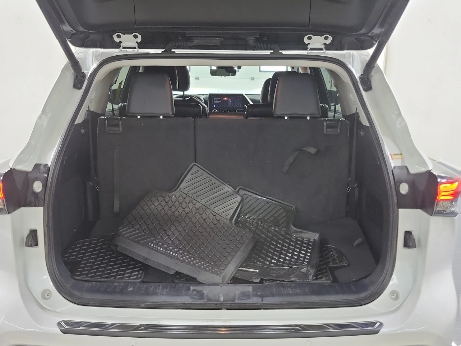 Toyota Highlander Hybrid Limited , снимка 11 - Автомобили и джипове - 54176423