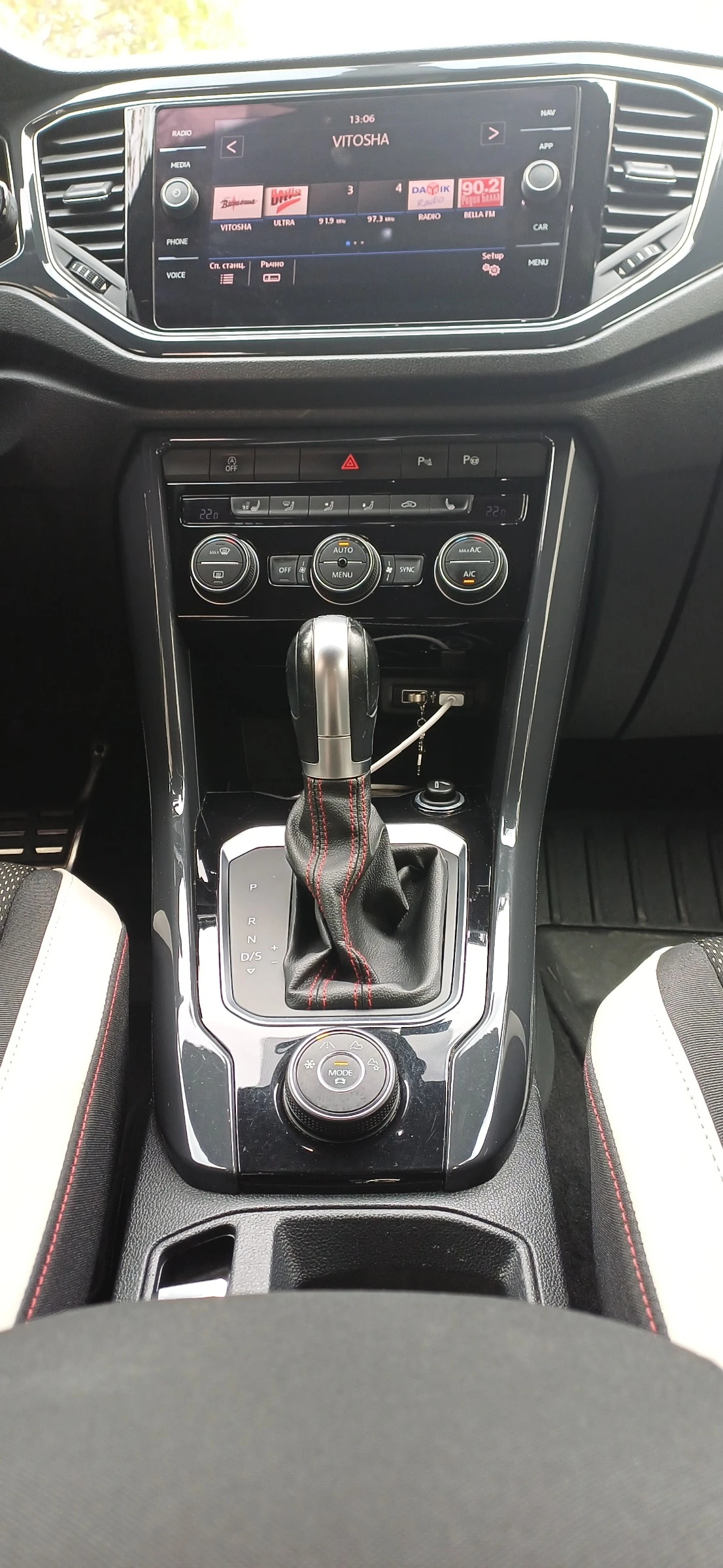 VW T-Roc, снимка 11 - Автомобили и джипове - 54378435