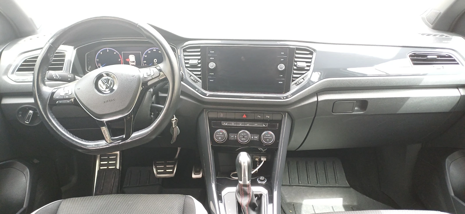 VW T-Roc, снимка 10 - Автомобили и джипове - 54378435