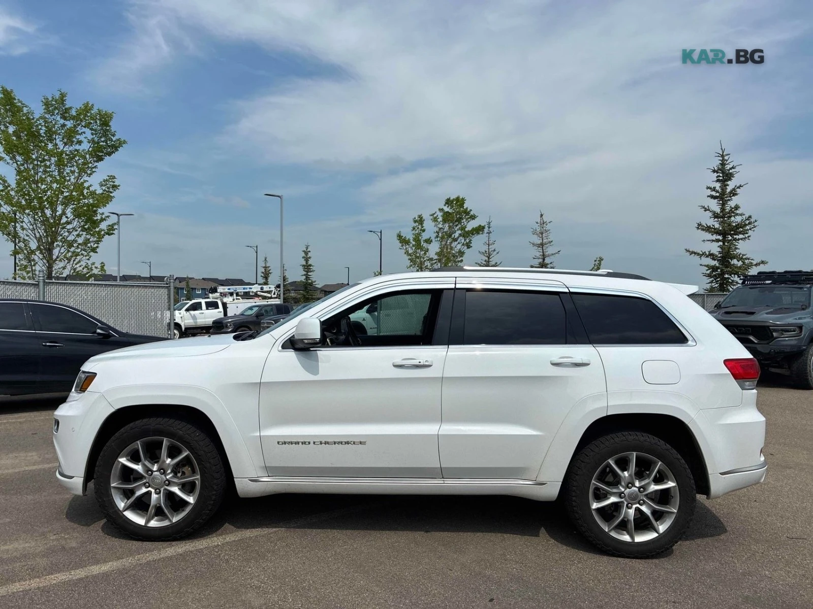 Jeep Cherokee SUMMIT 5.7 ЦЕНА ДО БЪЛГАРИЯ АВТОКРЕДИТ, снимка 3 - Автомобили и джипове - 55356000