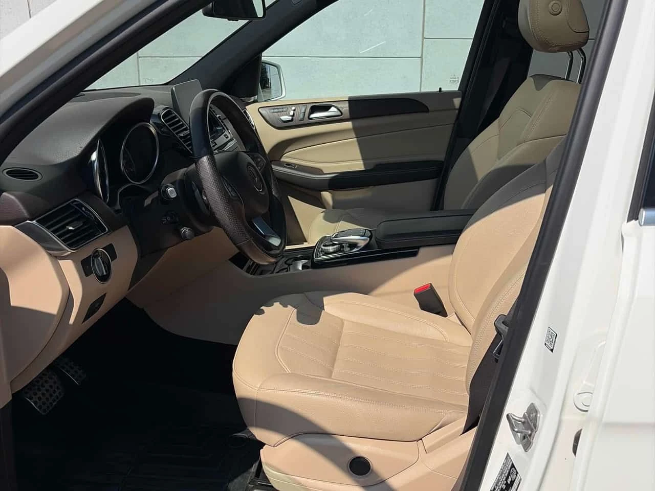 Mercedes-Benz GLE 400  / 360 / DISTRONIC / Harman Kardon / АВТОКРЕДИТ , снимка 10 - Автомобили и джипове - 55500287