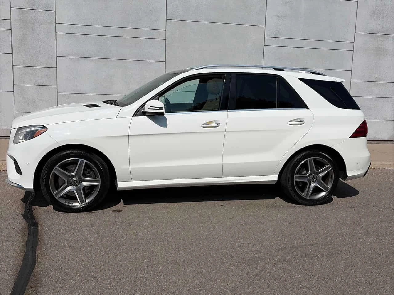 Mercedes-Benz GLE 400  / 360 / DISTRONIC / Harman Kardon / АВТОКРЕДИТ , снимка 2 - Автомобили и джипове - 55500287