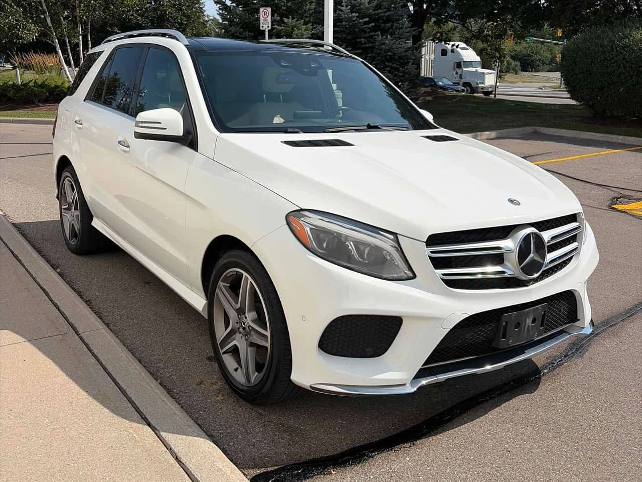 Mercedes-Benz GLE 400  / 360 / DISTRONIC / Harman Kardon / АВТОКРЕДИТ , снимка 13 - Автомобили и джипове - 55500287