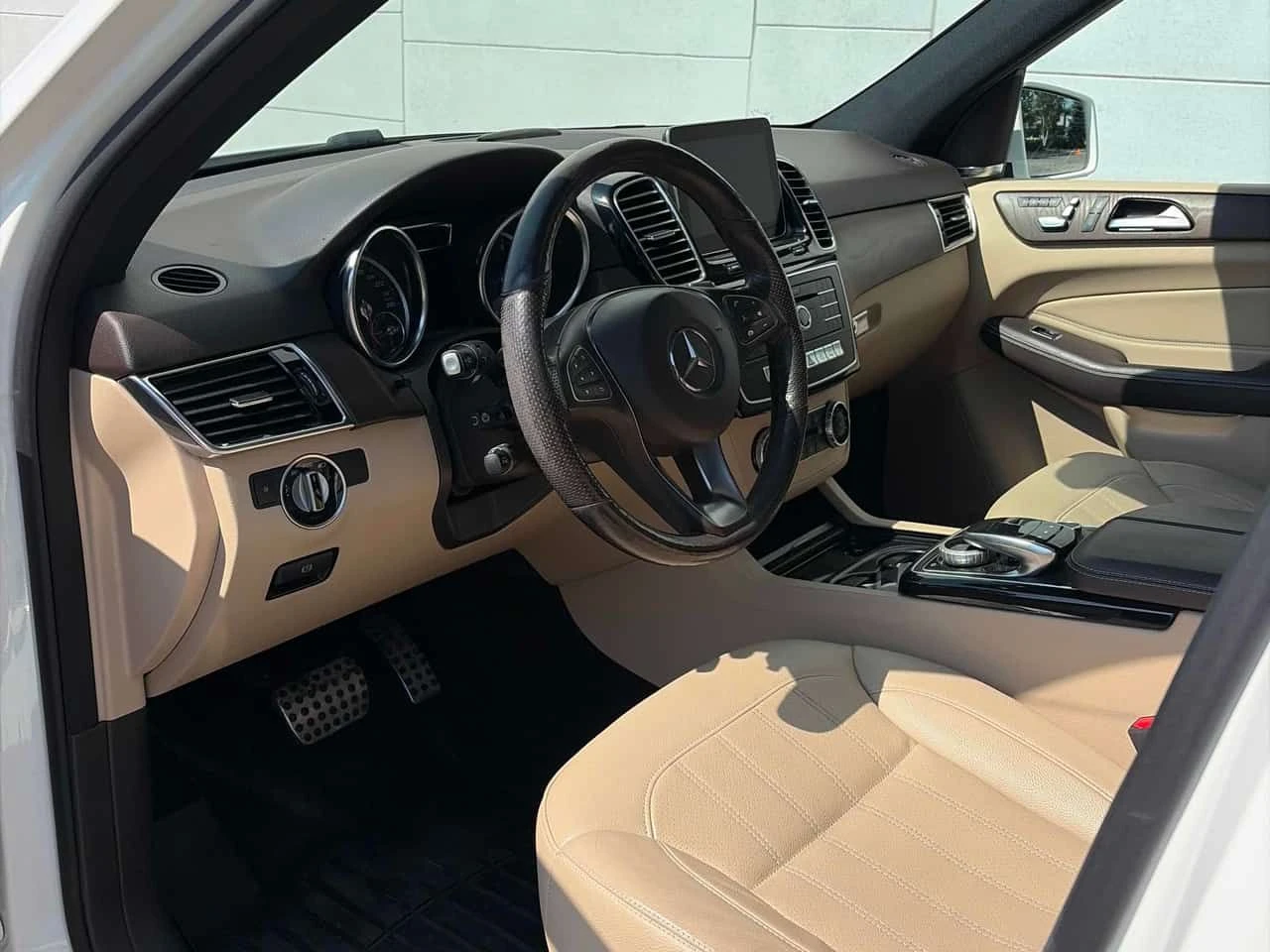 Mercedes-Benz GLE 400  / 360 / DISTRONIC / Harman Kardon / АВТОКРЕДИТ , снимка 5 - Автомобили и джипове - 55500287