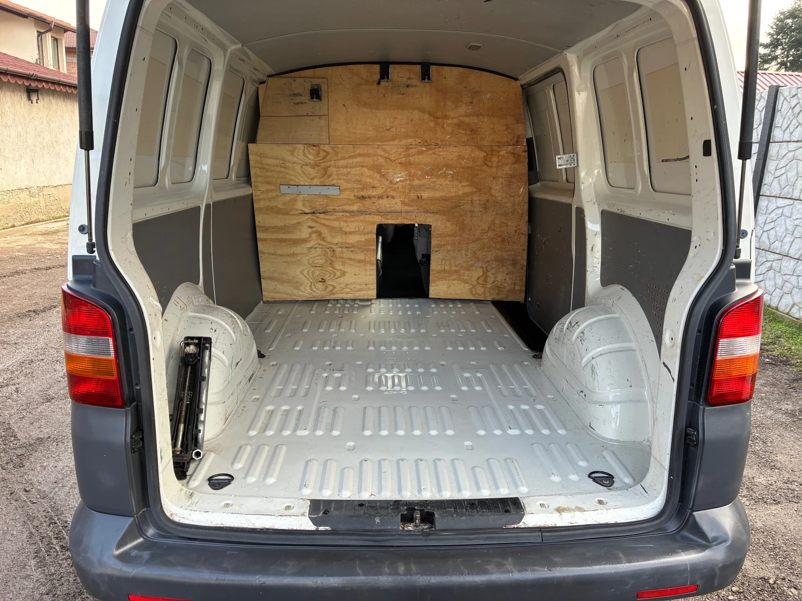 VW T5 1.9TDI-102к.с. - изображение 7