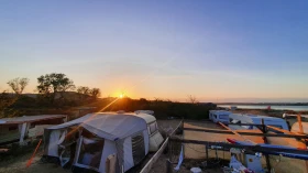 Каравана LMC luxus 500 на плаж Градина, снимка 5