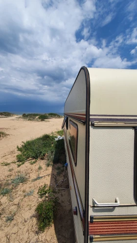 Каравана LMC luxus 500 на плаж Градина, снимка 11 - Каравани и кемпери - 53660182