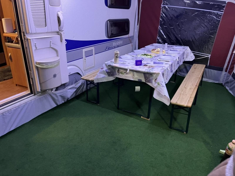 Каравана Hobby Excellent Климатик , снимка 2 - Каравани и кемпери - 52324453